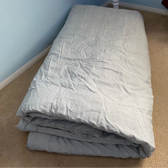 Kenneth Cole King Comforter. Reversible Grey Snake Skin Pattern (2 Shams) 90x104 - Picture 1 of 4